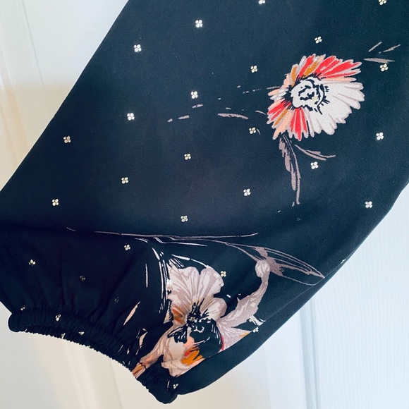 Maurices NWOT Women’s Top Blouse Tunic Black Flowers Glitter Dots Medium M - Picture 6 of 7